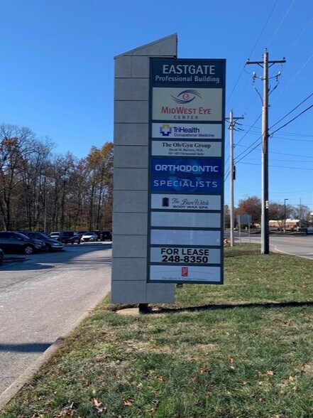 4452 Eastgate Blvd, Cincinnati, OH à louer - Photo du bâtiment - Image 3 de 23