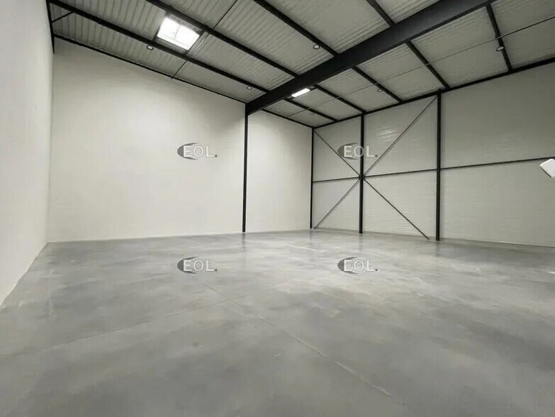 Flex dans Osny à louer - Photo du bâtiment - Image 3 de 21