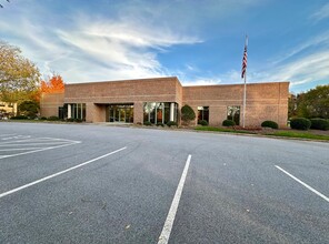 4120 Beechwood Dr, Greensboro, NC for lease Building Photo- Image 1 of 16