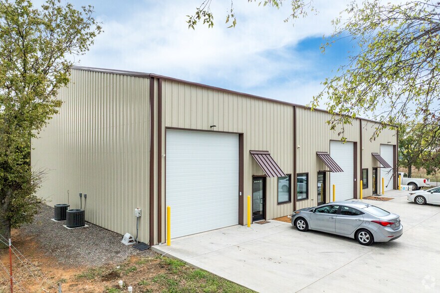 545 Reed Ln, Gunter, TX à louer - Photo du bâtiment - Image 2 de 13