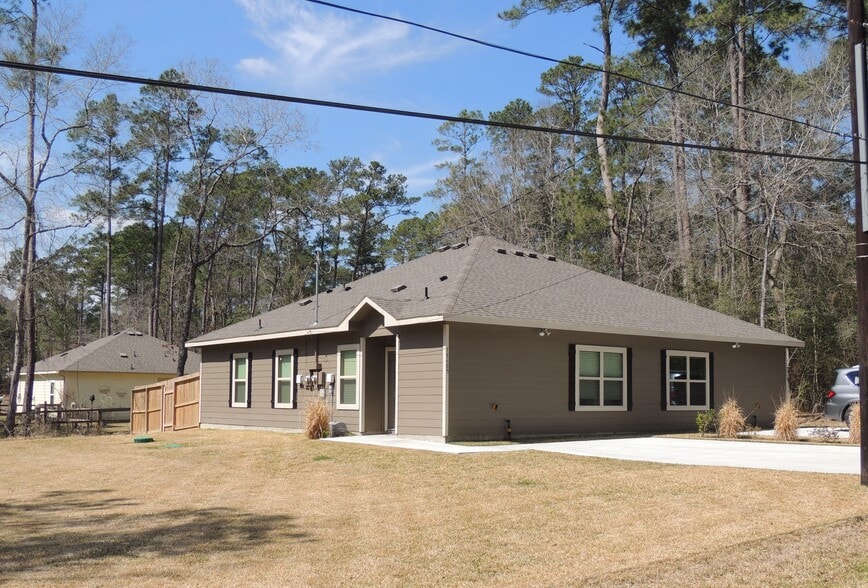 8 Duplexes portfolio of 8 properties for sale on LoopNet.ca - Building Photo - Image 3 of 22