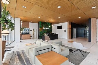 58 Avenue Edouard Vaillant, Boulogne-Billancourt for lease Interior Photo- Image 1 of 12