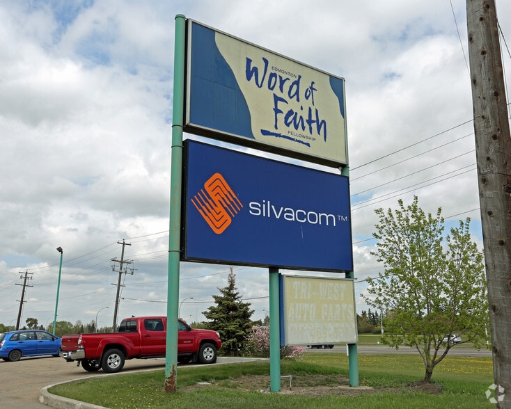 3904 91st St NW, Edmonton, AB à louer - Photo du bâtiment - Image 2 de 3
