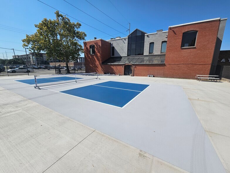 211-215 S Jennings Ave, Fort Worth, TX à louer - Photo du bâtiment - Image 3 de 34