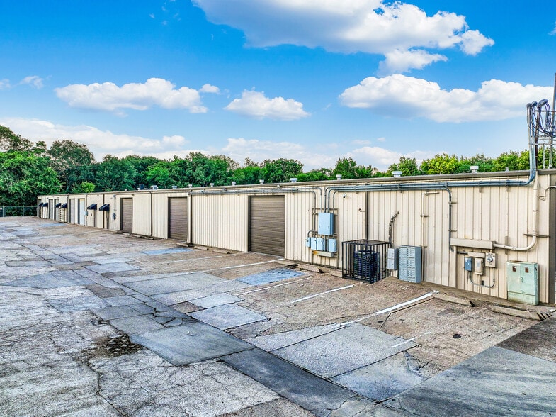 2423 Greens Rd, Houston, TX for lease - Building Photo - Image 3 of 14