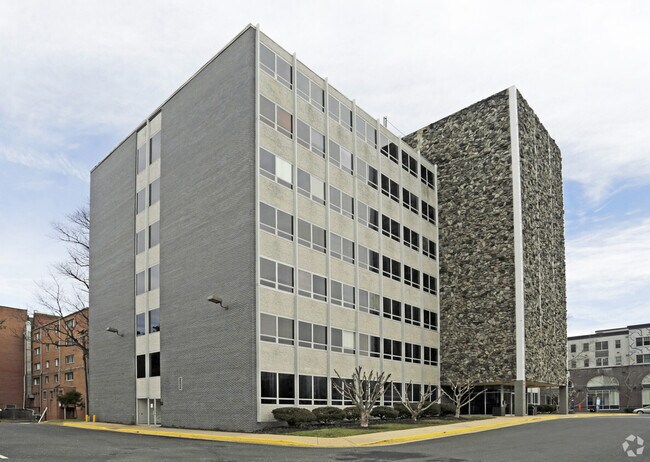 Plus de détails pour 803 W Broad St, Falls Church, VA - Bureau à louer