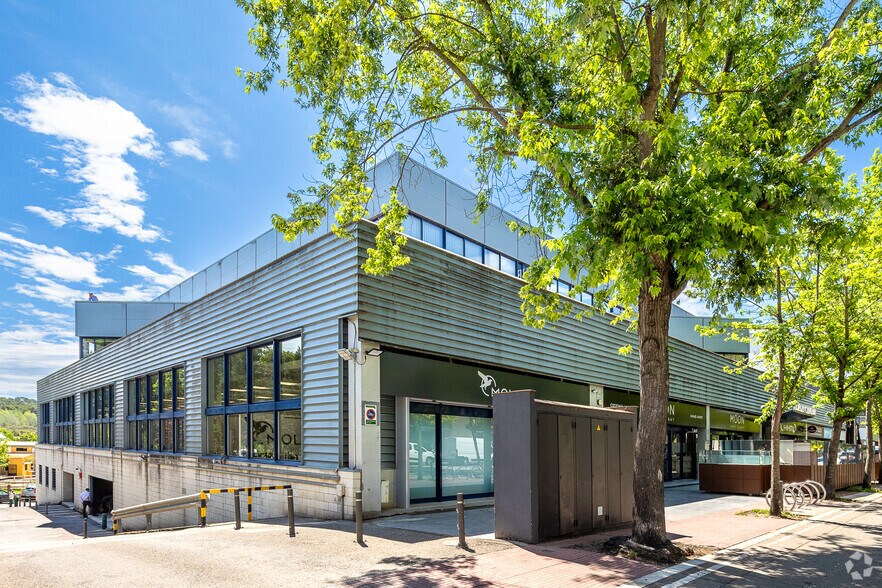 Commerce de détail dans Sant Cugat del Vallès, Barcelona à vendre - Photo du bâtiment - Image 2 de 2