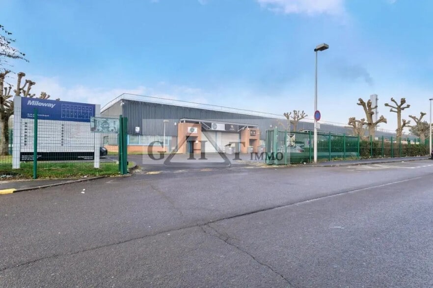 Office in Villepinte for lease - Building Photo - Image 3 of 4