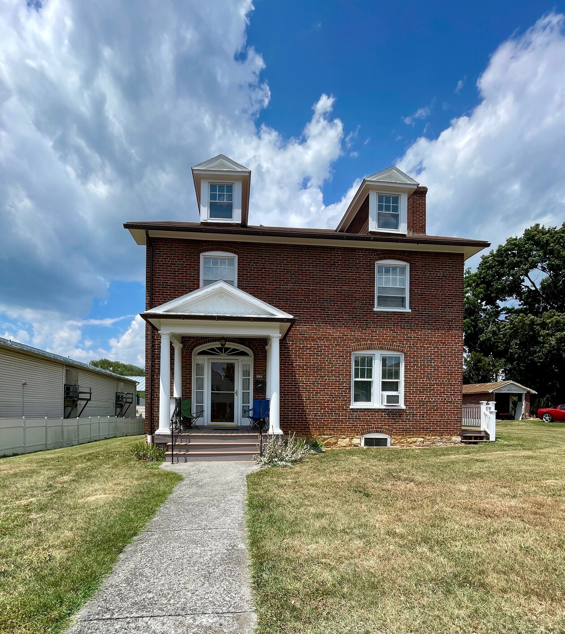 506 E Liberty St, Charles Town, WV à vendre Photo du bâtiment- Image 1 de 1