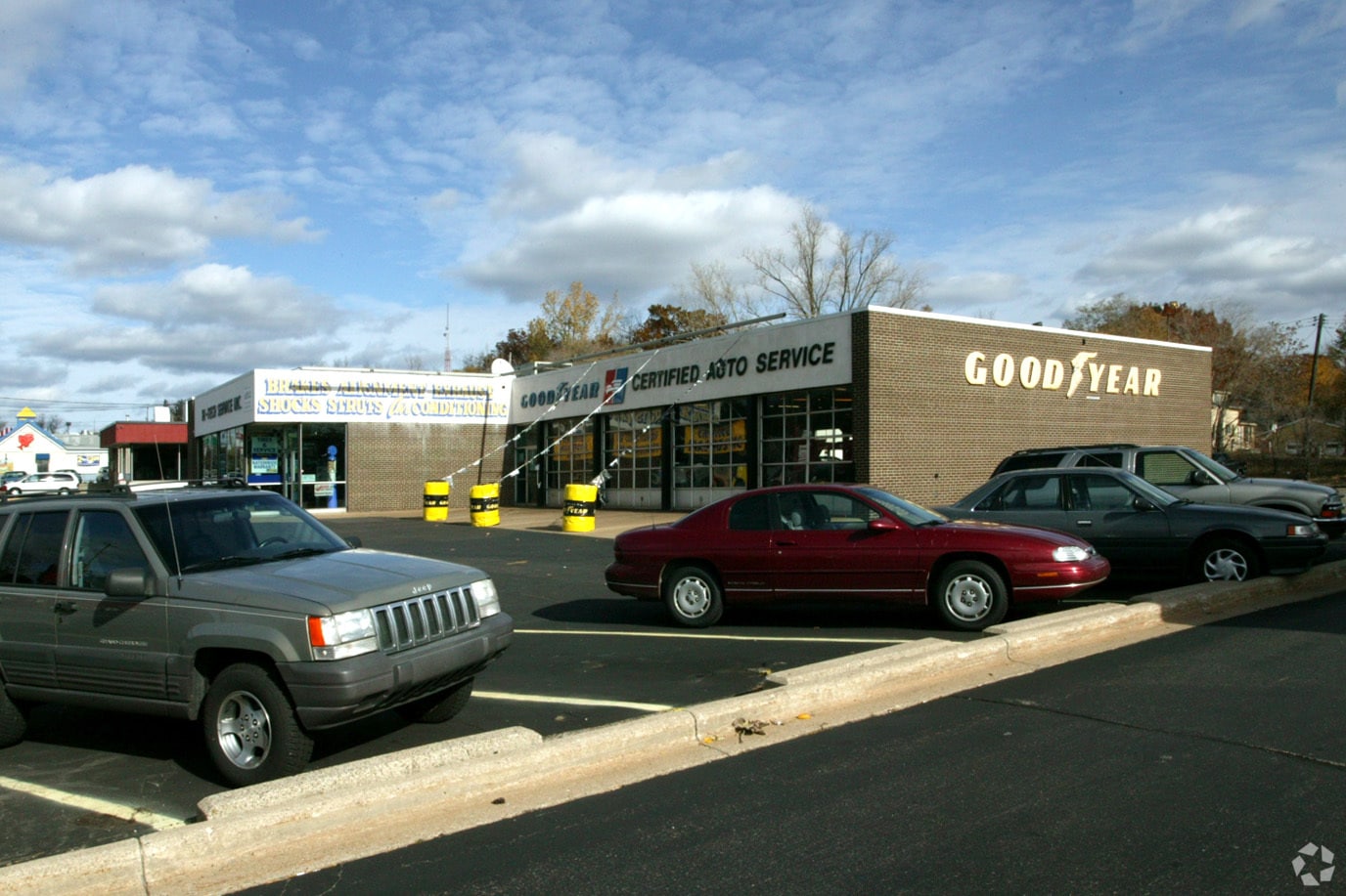 2518 Alpine Ave, Grand Rapids, MI for sale Primary Photo- Image 1 of 3