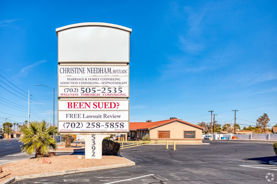 5426 S Eastern Ave, Las Vegas, NV à louer - Photo du bâtiment - Image 3 de 7