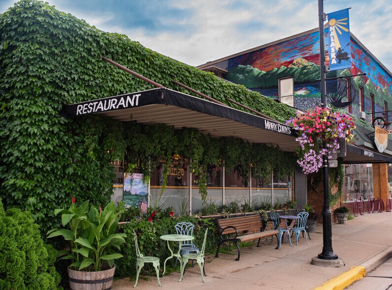 205 Main St, Onalaska, WI à vendre - Photo du bâtiment - Image 2 de 63