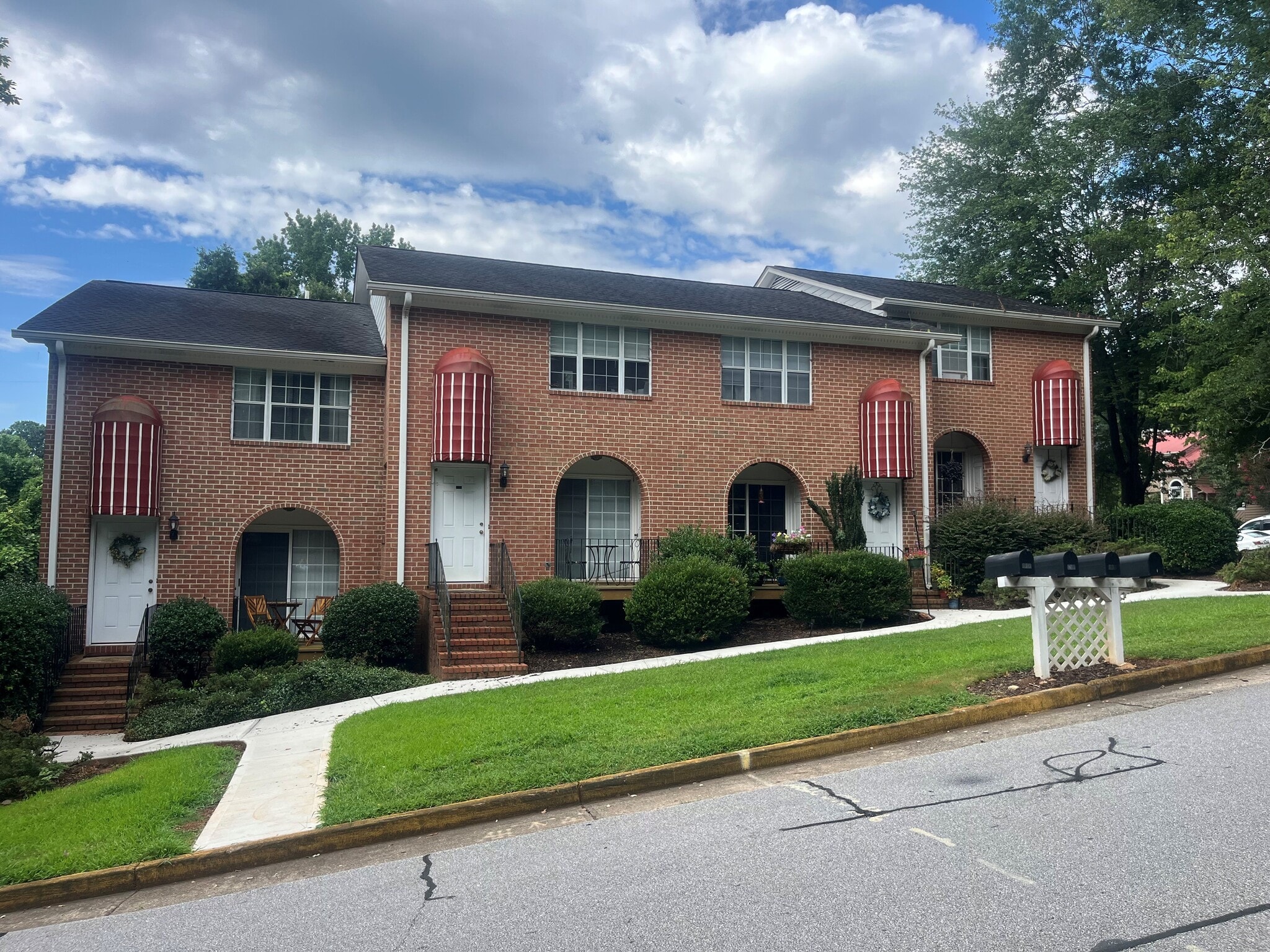 152 Sleepy Creek Dr, Athens, GA for sale Primary Photo- Image 1 of 2