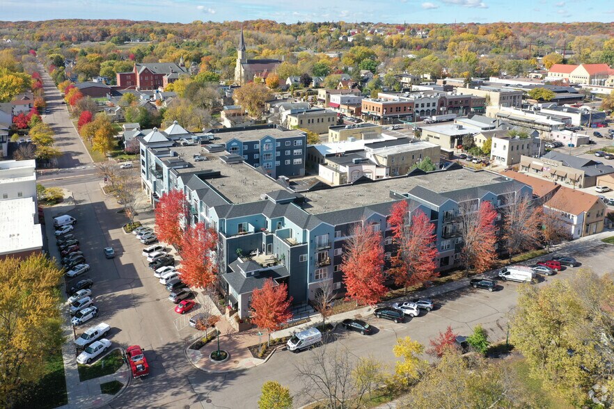 110 E 1st St, Chaska, MN à louer - Aérien - Image 2 de 68