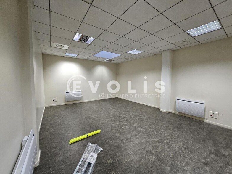 Office in Montrouge for lease - Interior Photo - Image 2 of 36