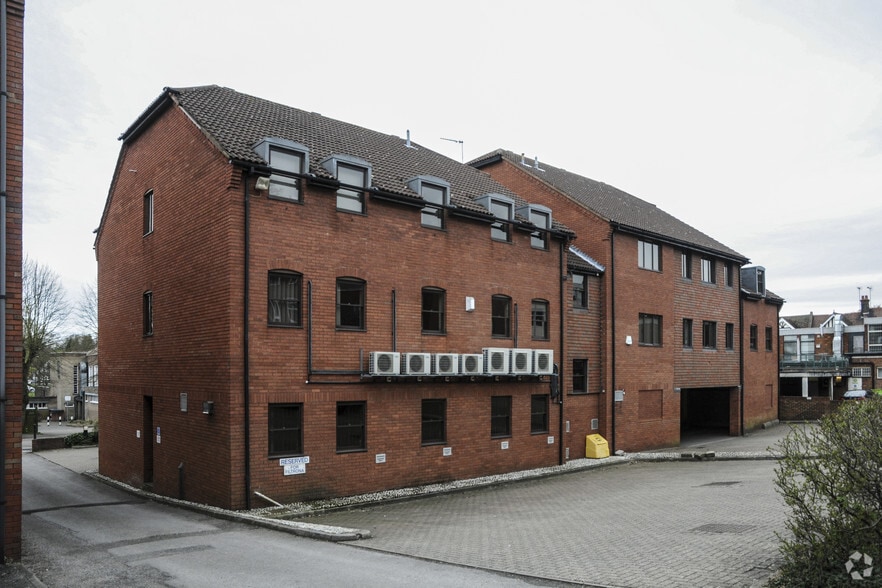 4-6 Arden Grv, Harpenden for lease - Building Photo - Image 3 of 3