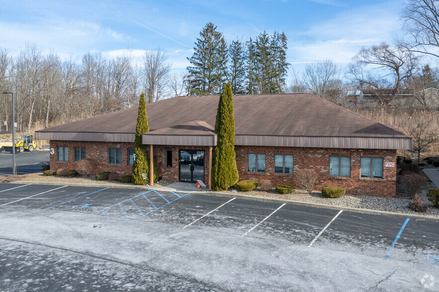 1407 Route 9, Clifton Park, NY à vendre - Photo principale - Image 1 de 1