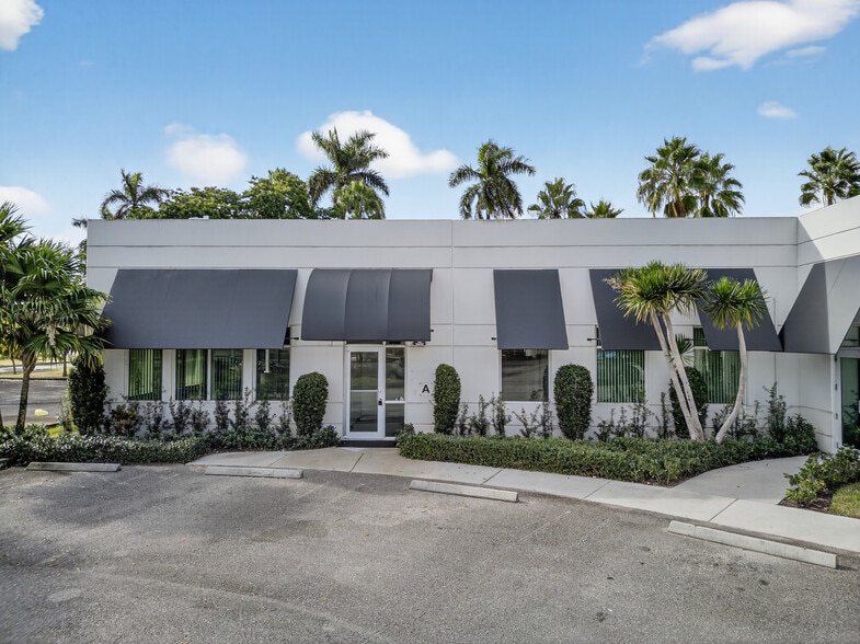 800 NW 17th Ave, Delray Beach, FL à louer - Photo du bâtiment - Image 2 de 11