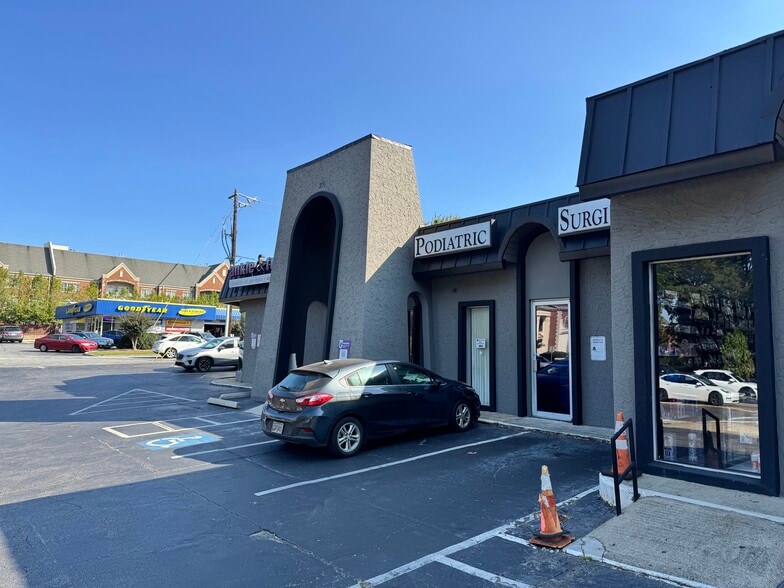 215 Clairemont Ave, Decatur, GA for lease - Building Photo - Image 2 of 8