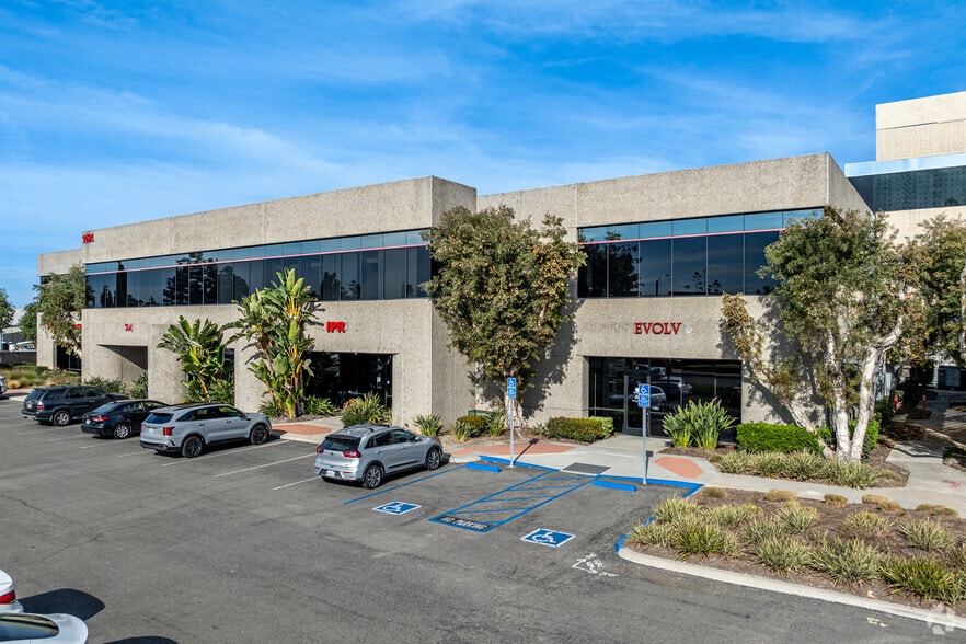 1421 Edinger Ave, Tustin, CA à vendre - Photo du bâtiment - Image 2 de 6