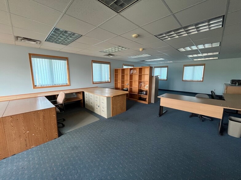 2100 17 Mile Rd, Kent City, MI for sale - Interior Photo - Image 3 of 28