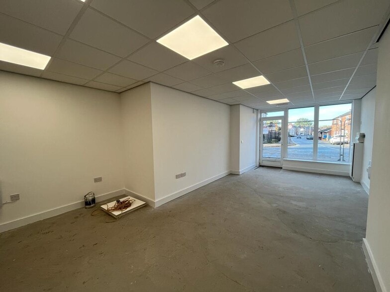 43 St Helens Rd, Leigh for lease - Interior Photo - Image 3 of 13