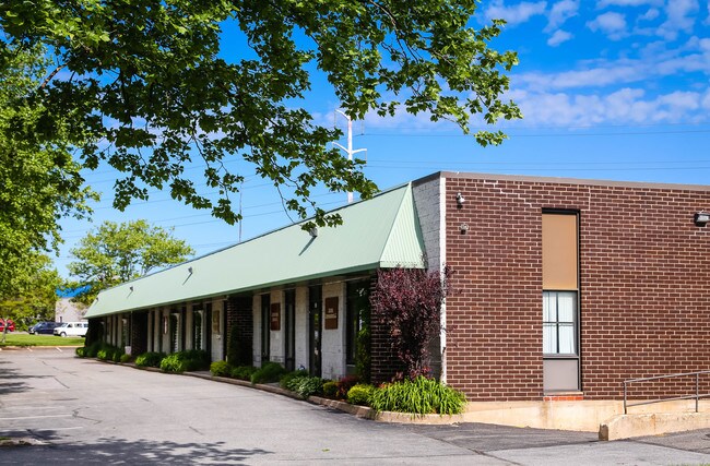 More details for 99 Bridge Rd, Islandia, NY - Industrial for Lease