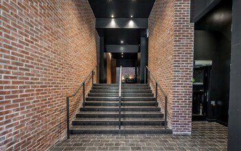 372-396 Rue Notre-Dame O, Montréal, QC for lease Lobby- Image 2 of 4