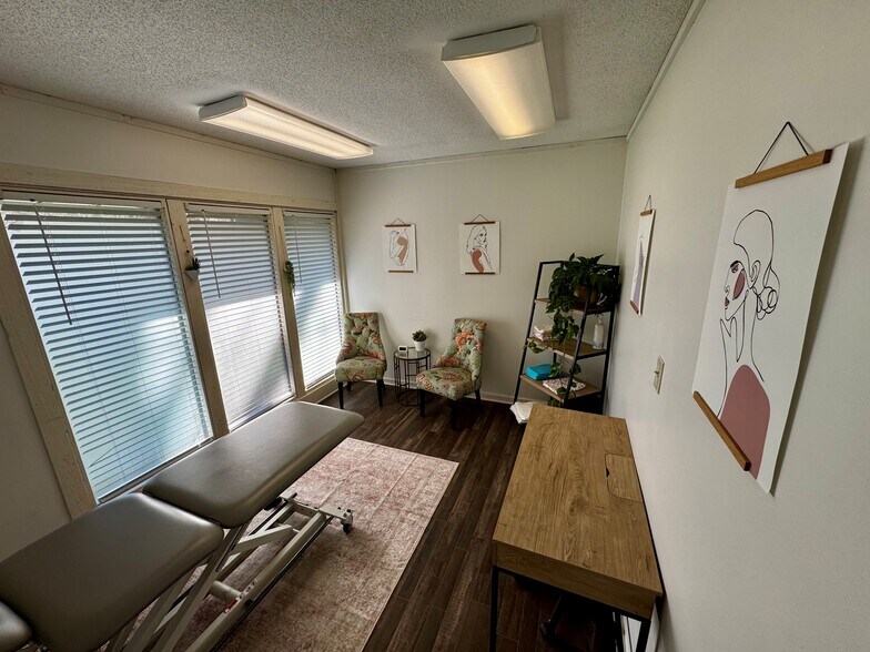 9220 Foster St, Overland Park, KS à louer - Photo du bâtiment - Image 3 de 6
