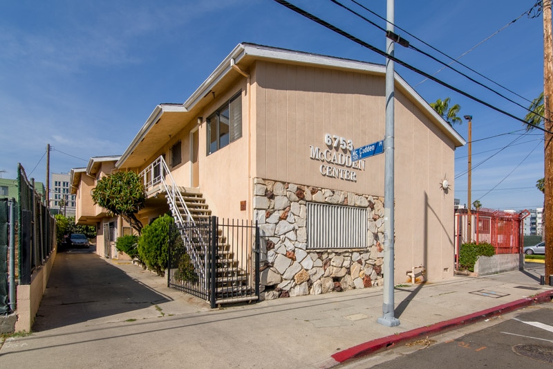 6753 Selma Ave, Los Angeles, CA à vendre Photo du bâtiment- Image 1 de 1