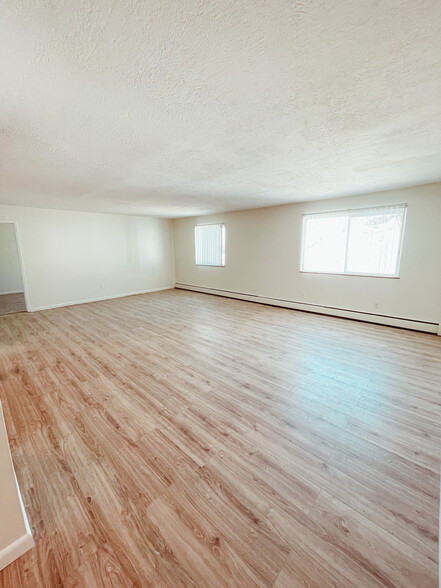 1719 Pine Cliff Dr, Rawlins, WY for sale - Building Photo - Image 3 of 7