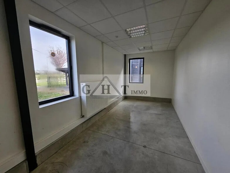 Office in Moissy-Cramayel for lease - Interior Photo - Image 3 of 6