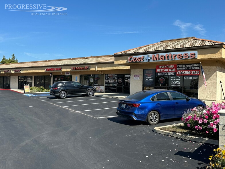 1131-1149 Foothill Blvd, La Verne, CA à louer - Photo du bâtiment - Image 2 de 3