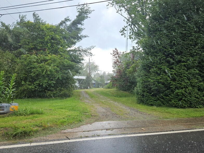 4184 Haywood Rd, Mills River, NC à vendre - Photo du bâtiment - Image 1 de 5