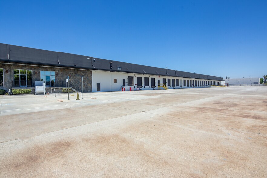 1515-1517 E Winston Rd, Anaheim, CA à louer - Photo du bâtiment - Image 1 de 4