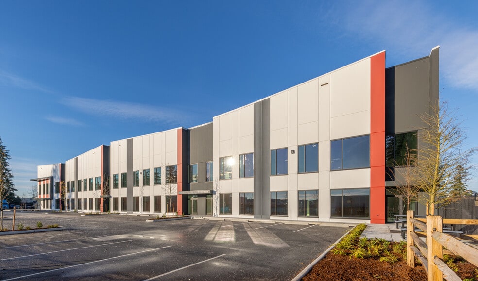 19138 32 Av, Surrey, BC à vendre - Photo du bâtiment - Image 2 de 3