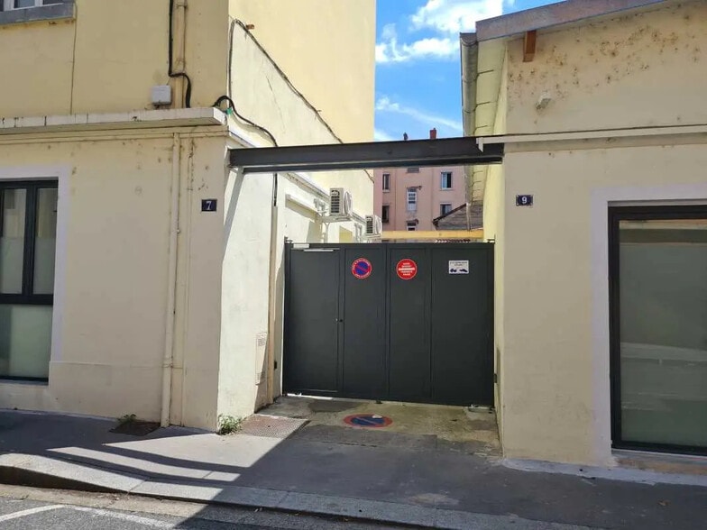 Industrial in OULLINS-PIERRE-BÉNITE for sale - Building Photo - Image 2 of 8