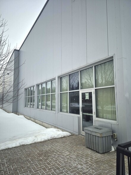 1680 Vimont Ct, Ottawa, ON for lease - Building Photo - Image 3 of 10