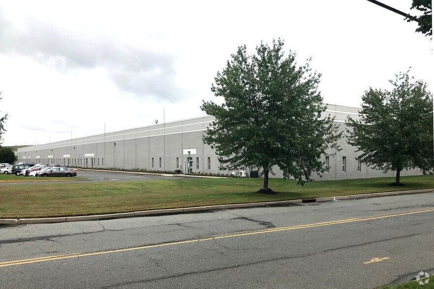 5 Brick Plant Rd, South River, NJ à louer - Photo principale - Image 1 de 9
