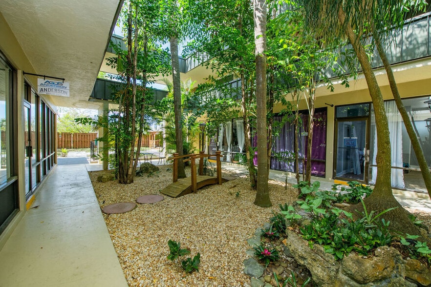 2595 Tamiami Trl, Port Charlotte, FL for lease - Building Photo - Image 2 of 42