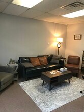 3104 S Elm Pl, Broken Arrow, OK for lease Interior Photo- Image 2 of 4