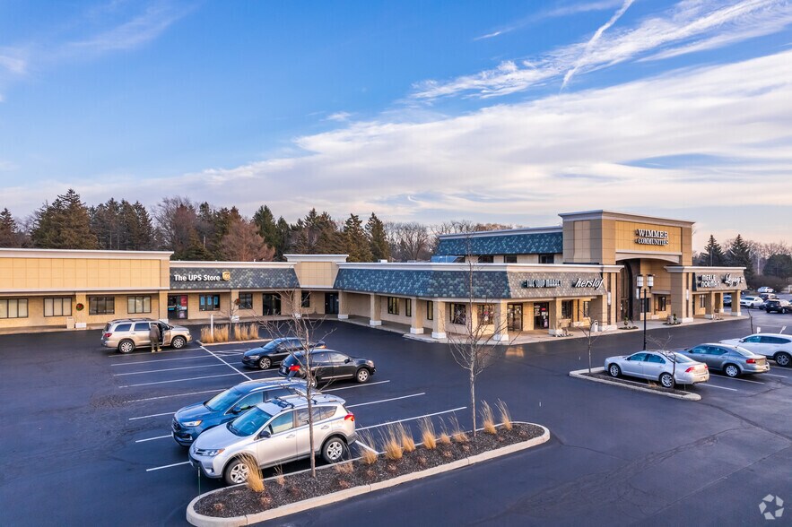 5300 S 108th St, Hales Corners, WI à louer - Photo du bâtiment - Image 2 de 6