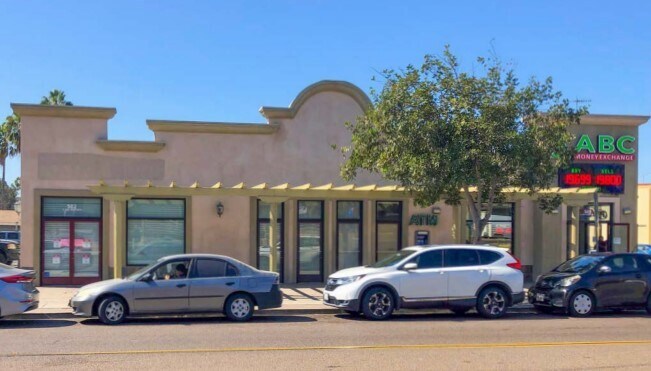 502 E San Ysidro Blvd, San Ysidro, CA à louer - Photo du bâtiment - Image 1 de 3