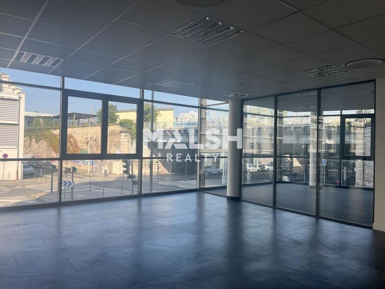 Office in Lyon for lease - Interior Photo - Image 2 of 9