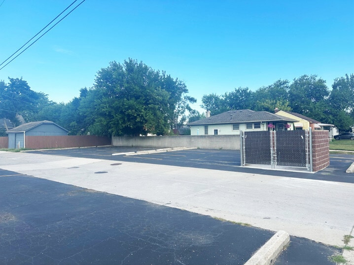 15163 E 10 Mile Rd, Eastpointe, MI for sale - Building Photo - Image 2 of 4