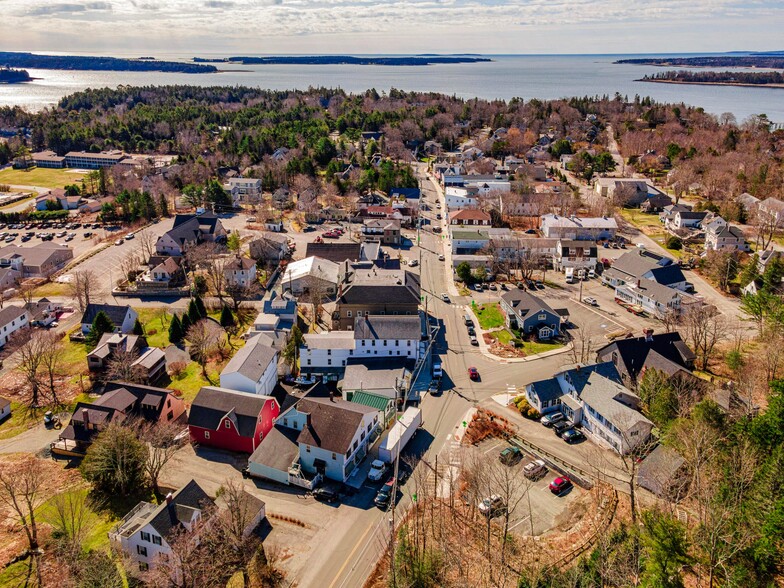 112 Main St, Northeast Harbor, ME à vendre - Photo du bâtiment - Image 2 de 15