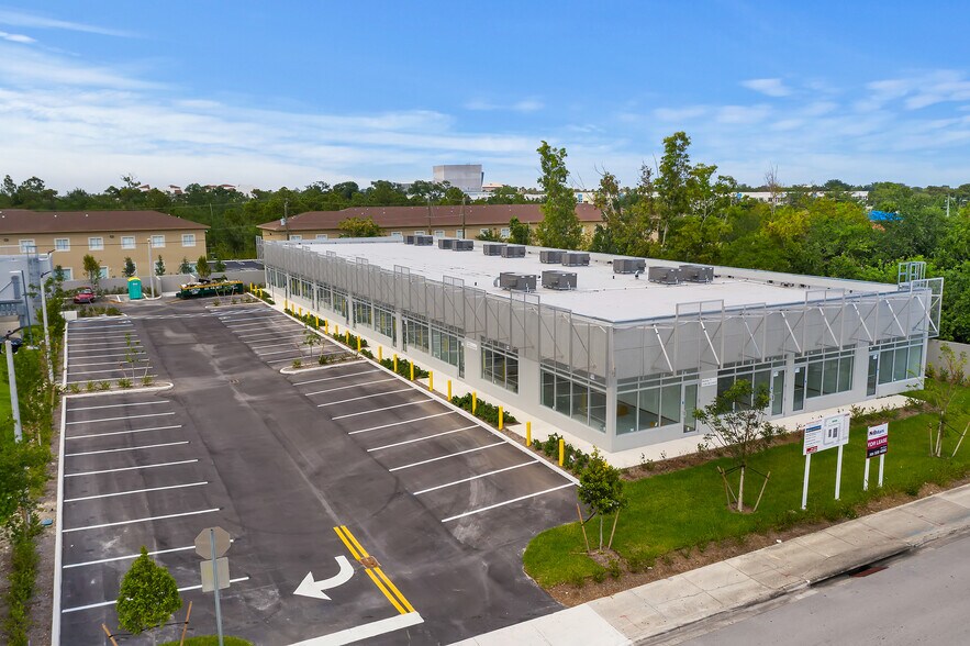 11045 SW 216th St, Miami, FL à louer - Photo du bâtiment - Image 3 de 5