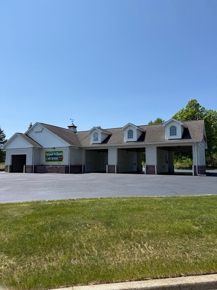 253 W Old Orchard Trl, Coleman, MI for sale - Building Photo - Image 1 of 9