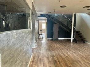 Commerce de détail dans Santa Coloma de Gramenet, Barcelona à louer Photo intérieure- Image 1 de 7