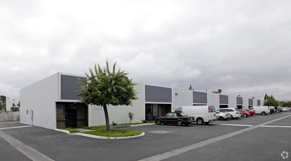 2511 W La Palma Ave, Anaheim, CA à louer - Photo du bâtiment - Image 2 de 3